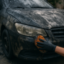 Incendie voiture : comment nettoyer efficacement les traces de suie et de fumée pour limiter les dommages ?